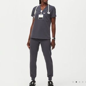 NWT Wear Figs Charcoal Set - Catarina (M) top and Zamora 2.0 (L) pants.